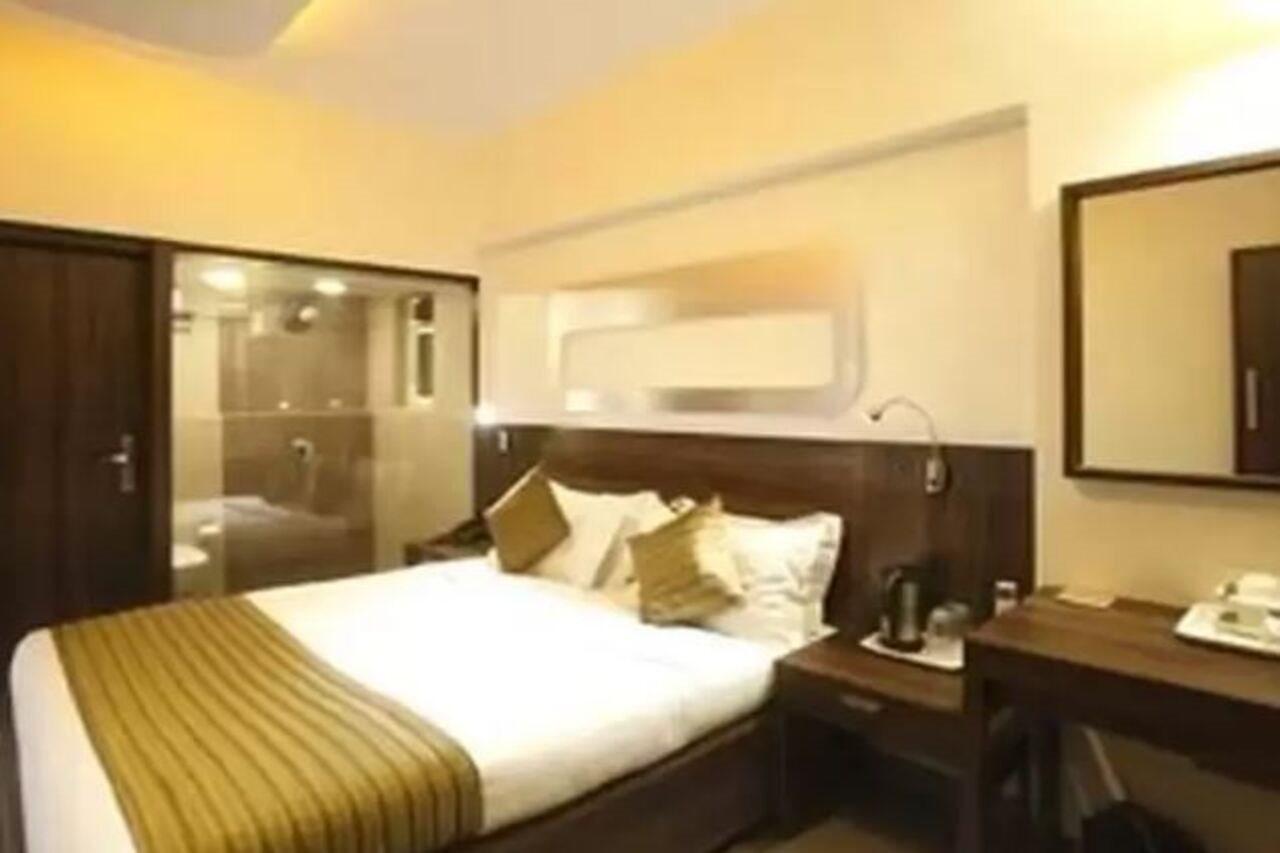 מומביי Hotel Plaza מראה חיצוני תמונה