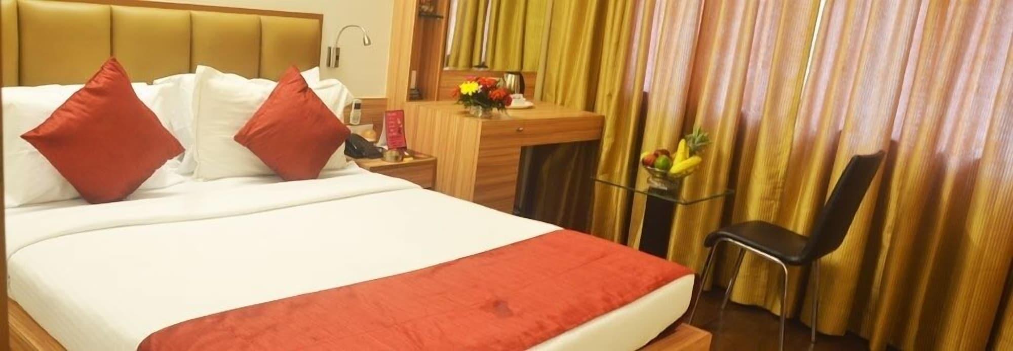 מומביי Hotel Plaza מראה חיצוני תמונה