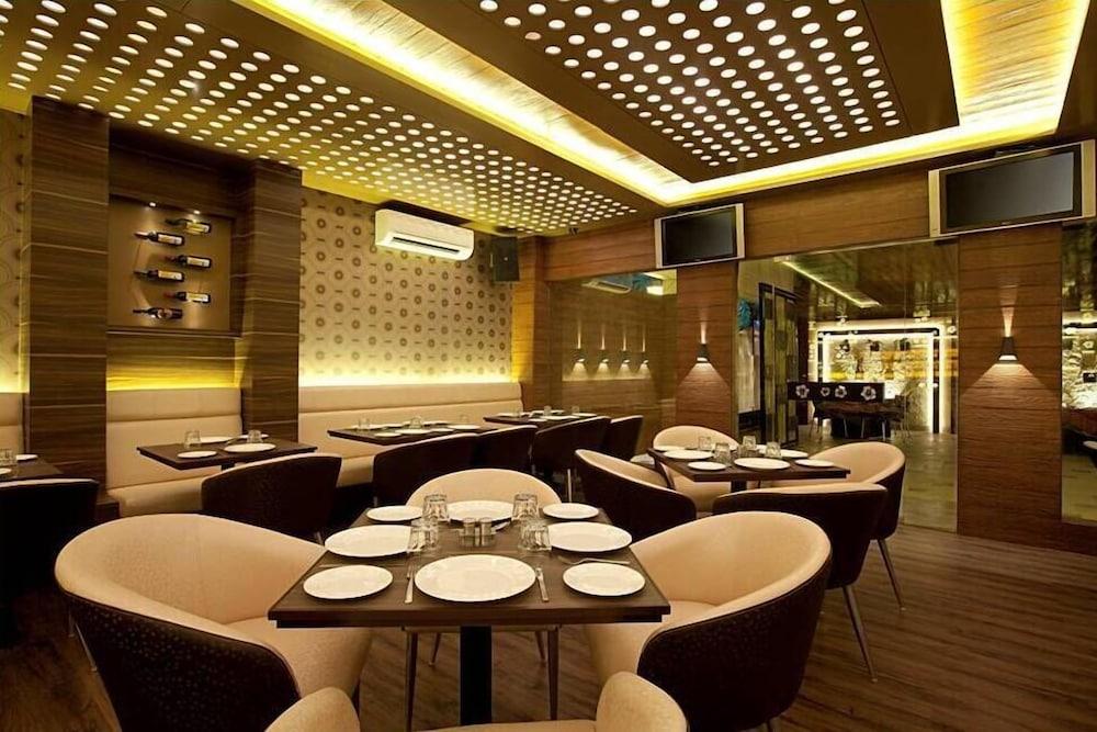 מומביי Hotel Plaza מראה חיצוני תמונה